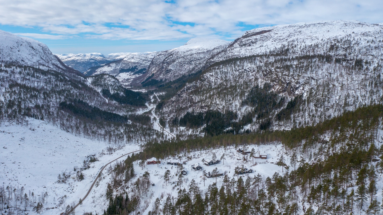 Bilde av hyttefeltet med utsikt Galleribilde
