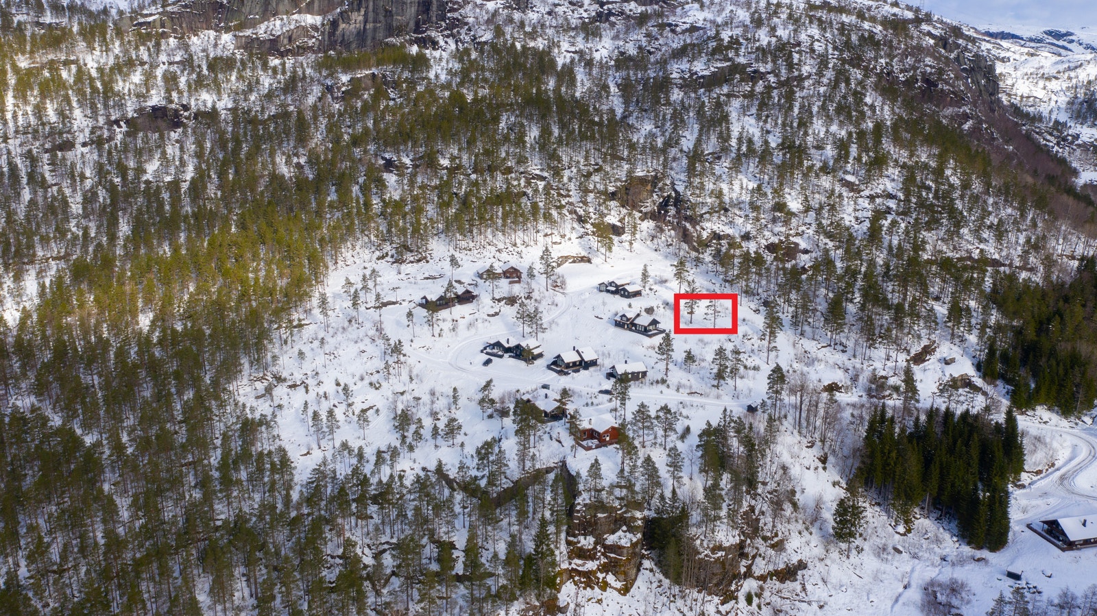 Hyttetomten vil ligge hvor den røde firkanten er markert Galleribilde