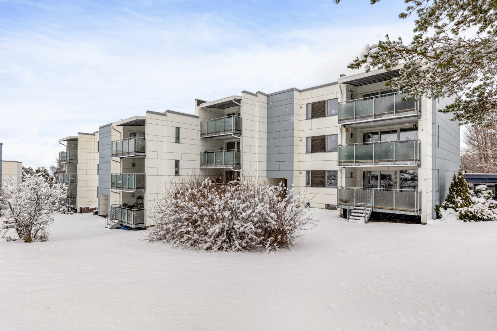 Borettslaget var i 2015/2016 gjenstand for omfattende rehabilitering. Blant annet er alle balkongene bygd ut med 90 cm, nye vinduer og
balkongdører er installert, fasadekledningen er ny, vegger og tak er etterisolert og ventilasjonssystemet er utbedret. Galleribilde