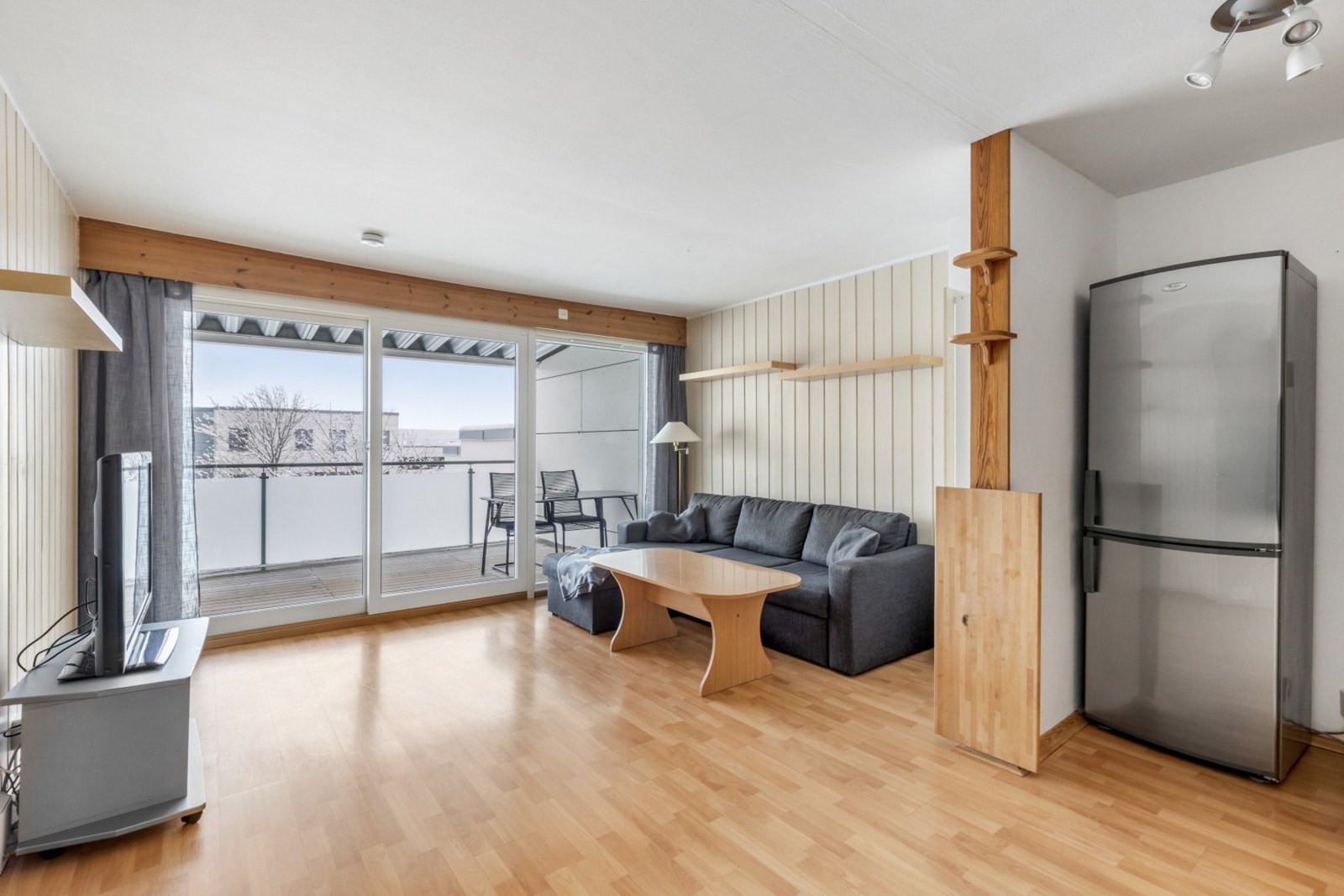 EiendomsMegler 1 v/Frank Robert Bae har gleden av å presentere en lys 2-roms toppleilighet beliggende på populære Charlottenlund! Galleribilde