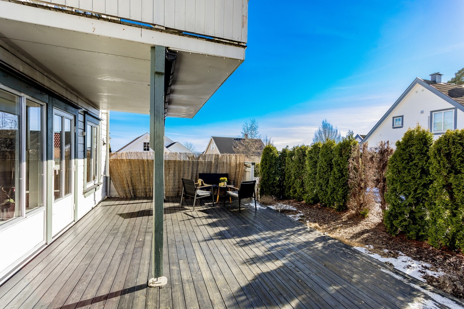 Meget solrik terrasse mot syd Galleribilde