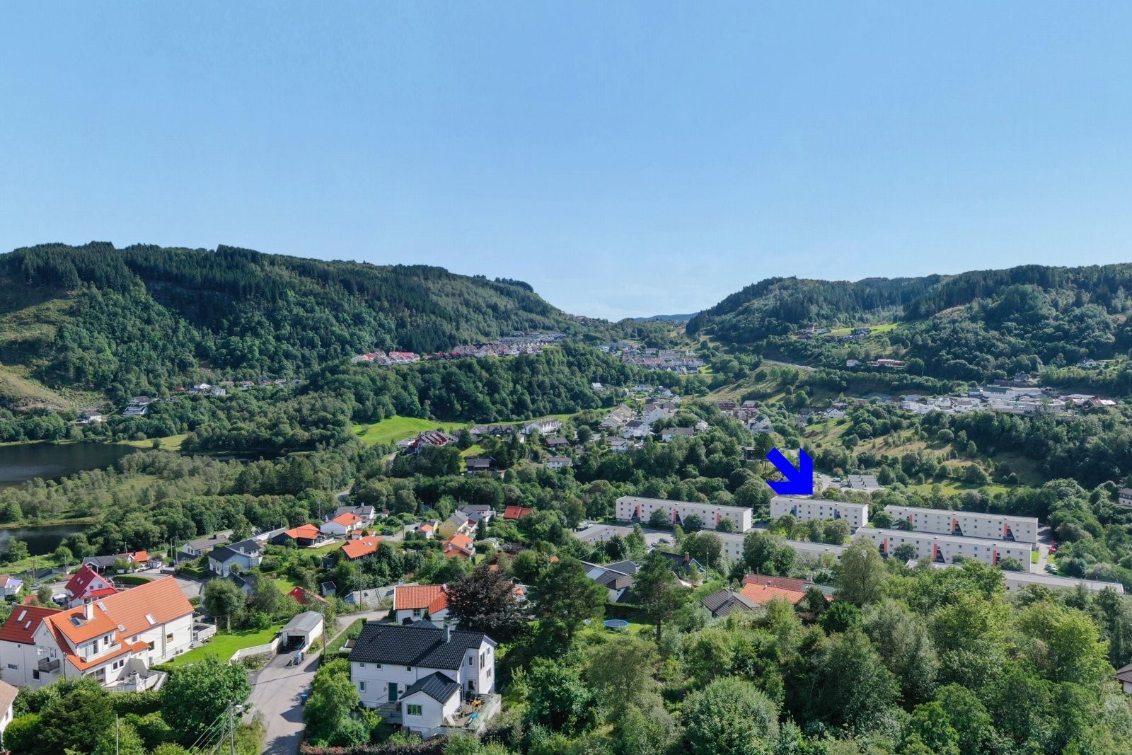 Himladronen. Velkommen til Elveneset 15B. Galleribilde