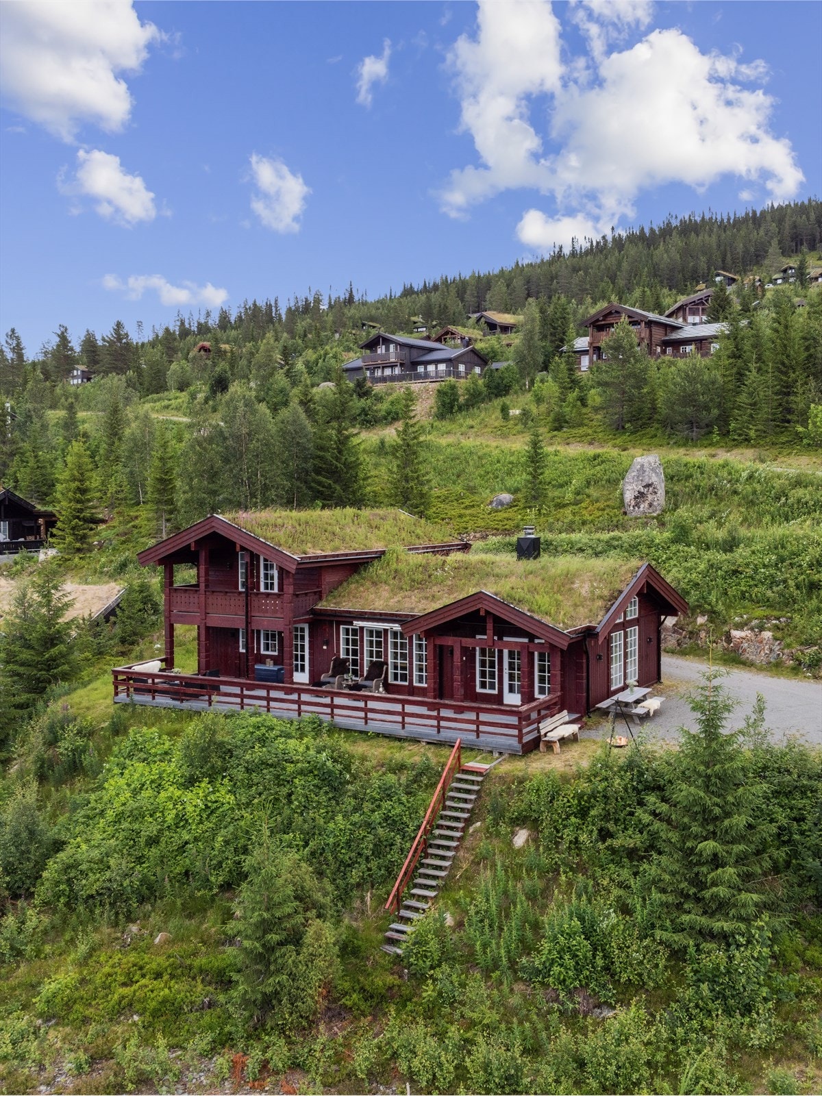 Flott og innholdsrik hytte i stavlaft Galleribilde