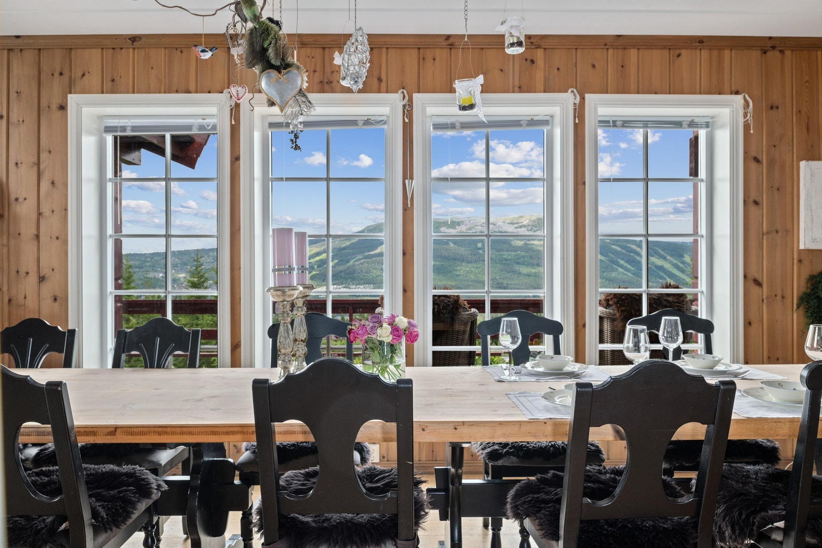 Nydelig utsikt også fra spiseplassen Galleribilde