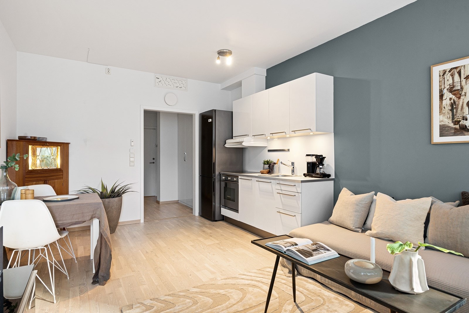 Det er god plass til spisebord ved kjøkkenet Galleribilde