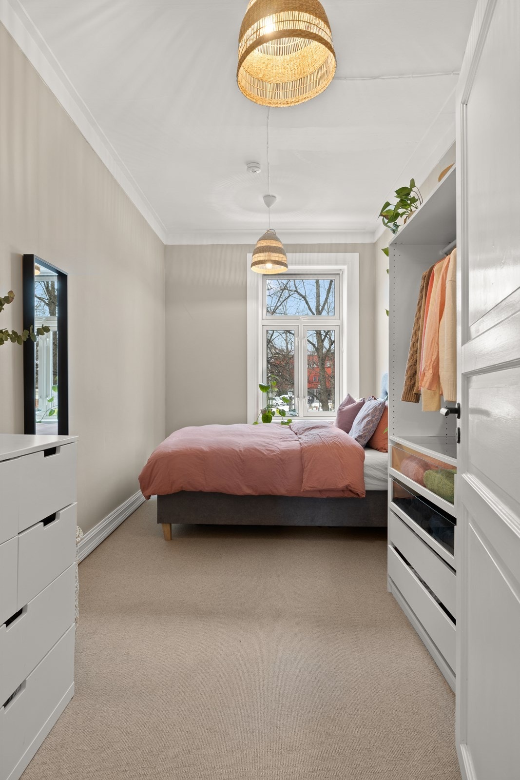 Soverommet har teppegulv som gjør det lunt å gå på Galleribilde