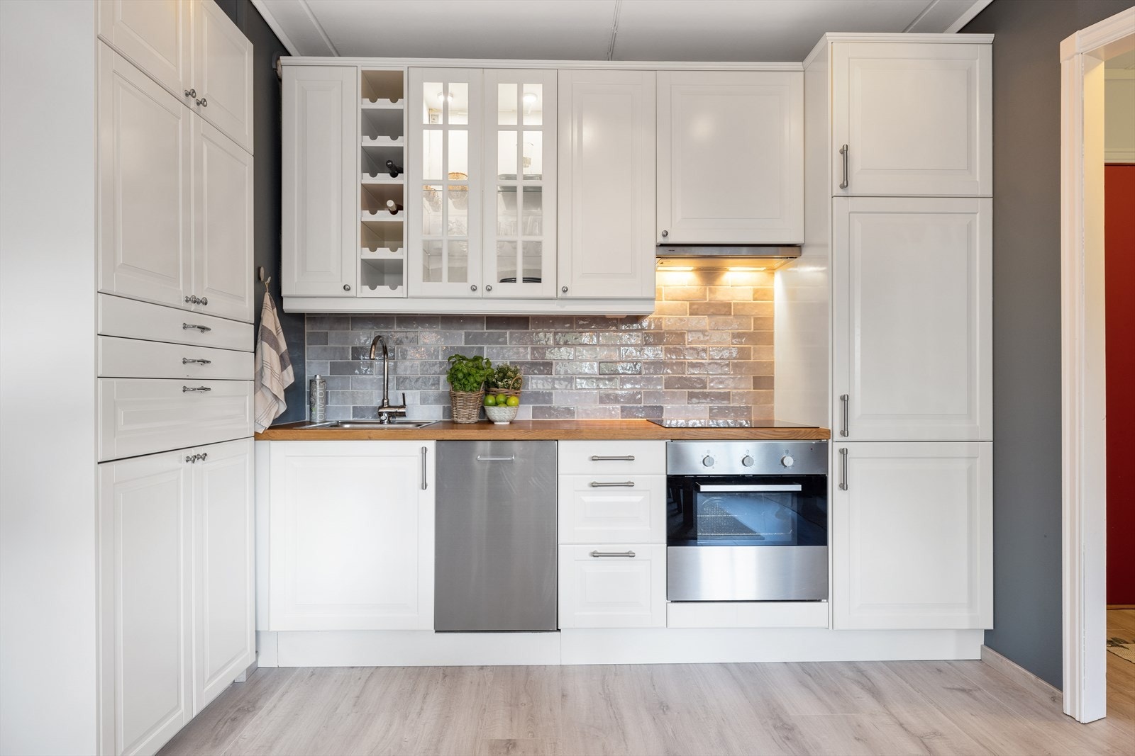 Veldig bra med oppbevaringsplass for kjøkkenutstyr. Galleribilde