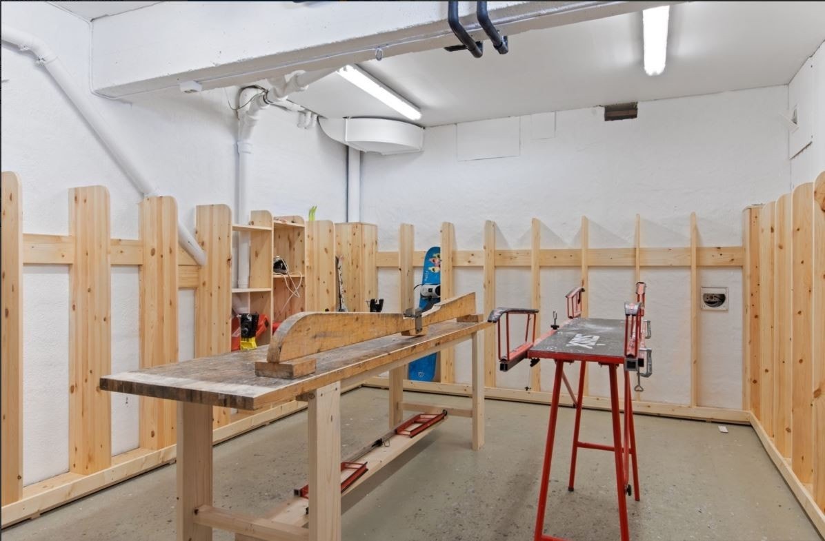 Felles skistall og preppestasjon. Galleribilde