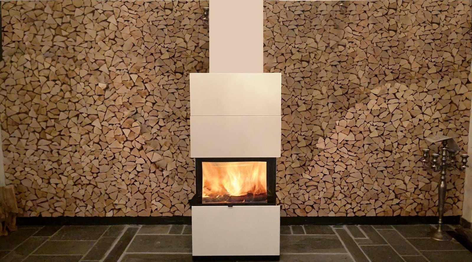 Fellesstue har fått ny peis. Galleribilde