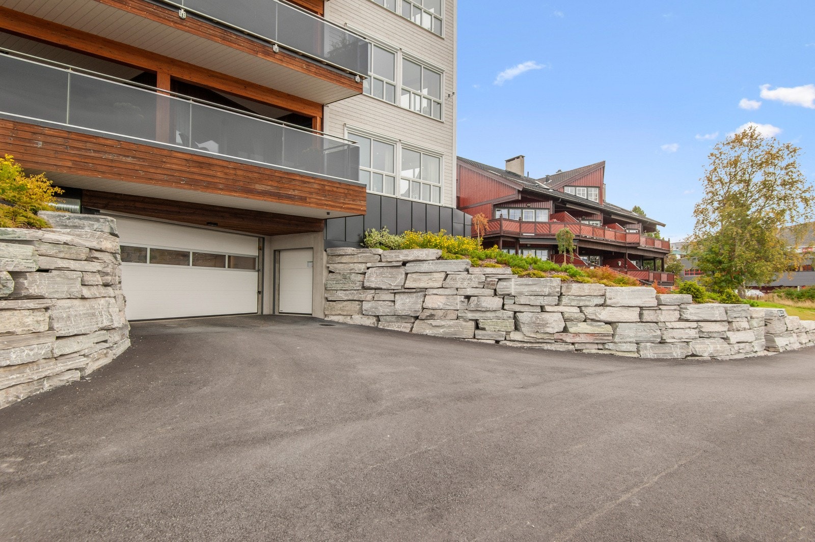 INNKJØRING GARASJE Galleribilde