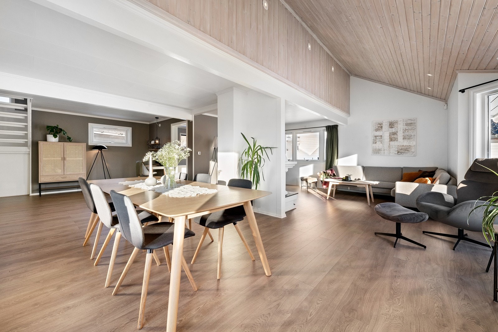 Åpen og praktisk planløsning med mange ulike møbleringsmuligheter. Galleribilde