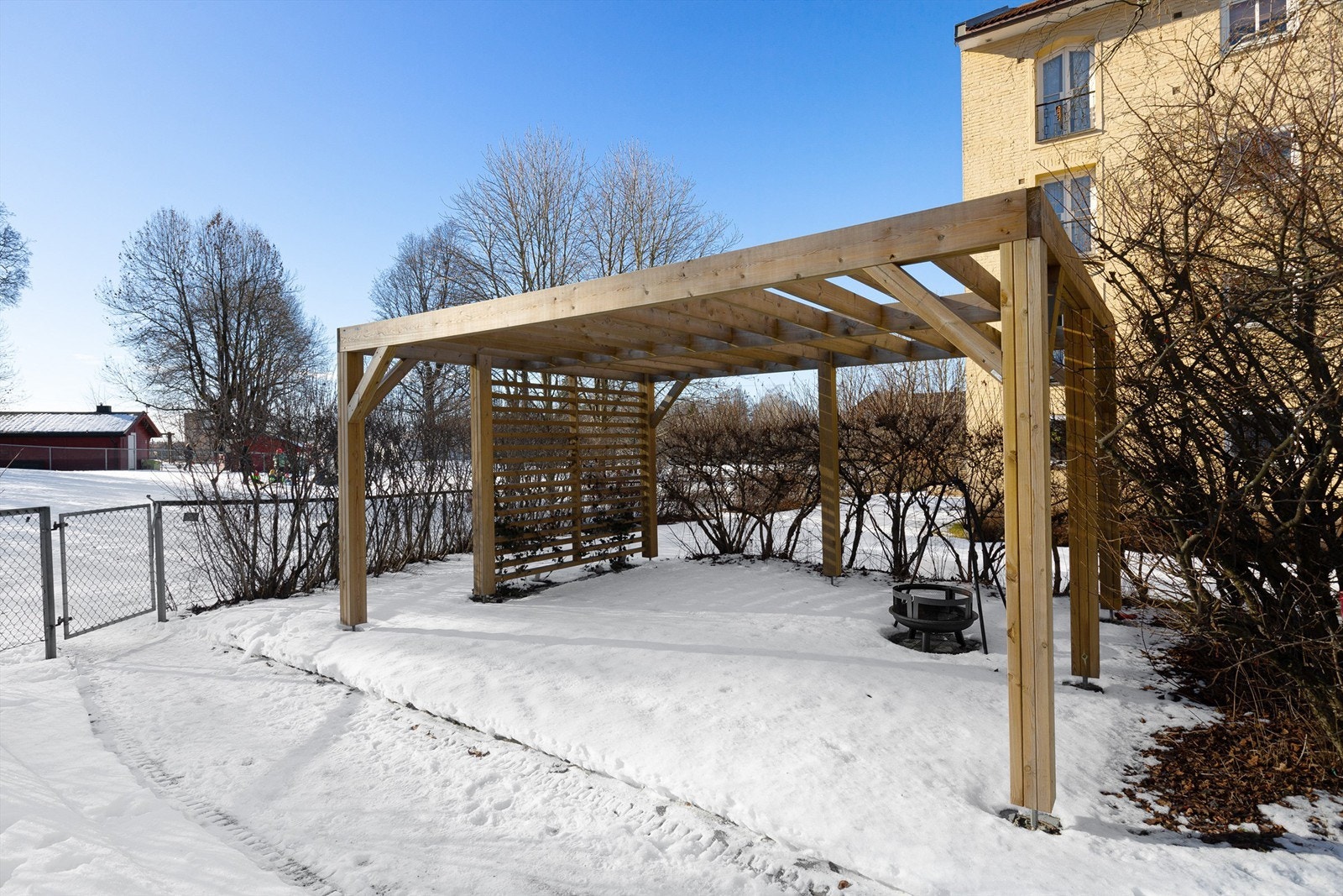Fin grillplass under pagoden Galleribilde