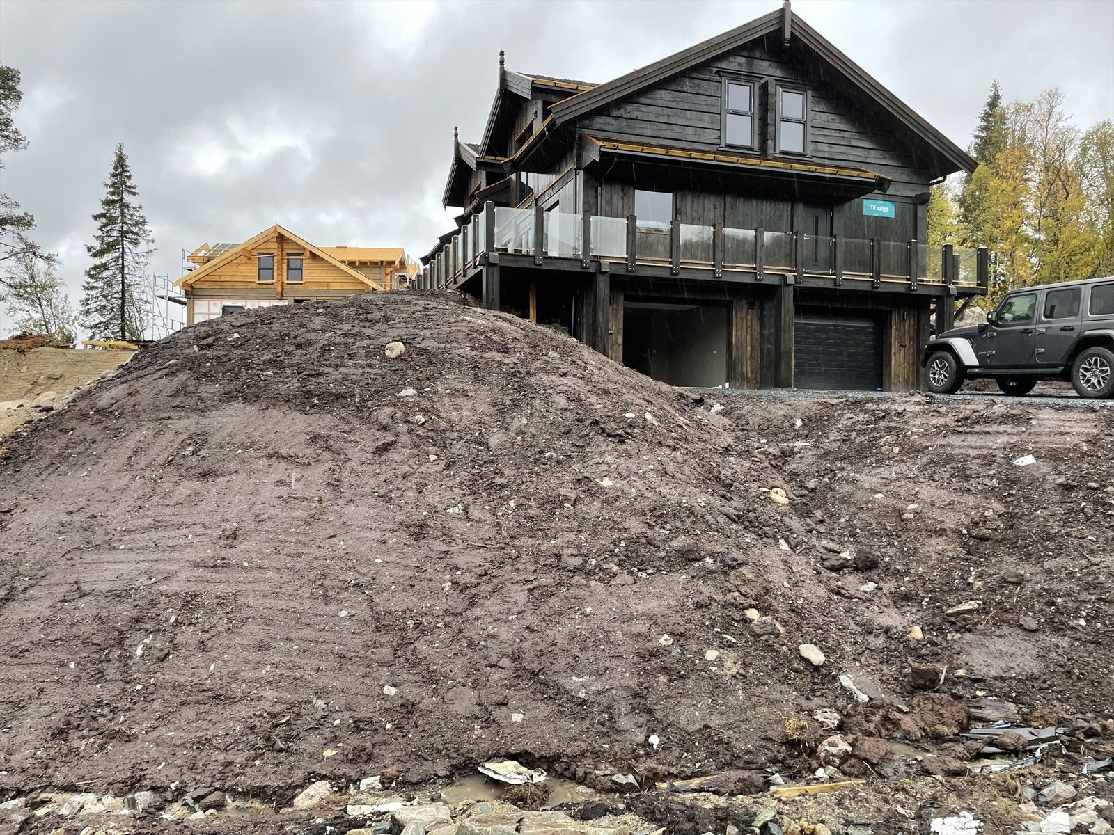 Tomten er planert og har fått tilført masse. Foto priv. Galleribilde