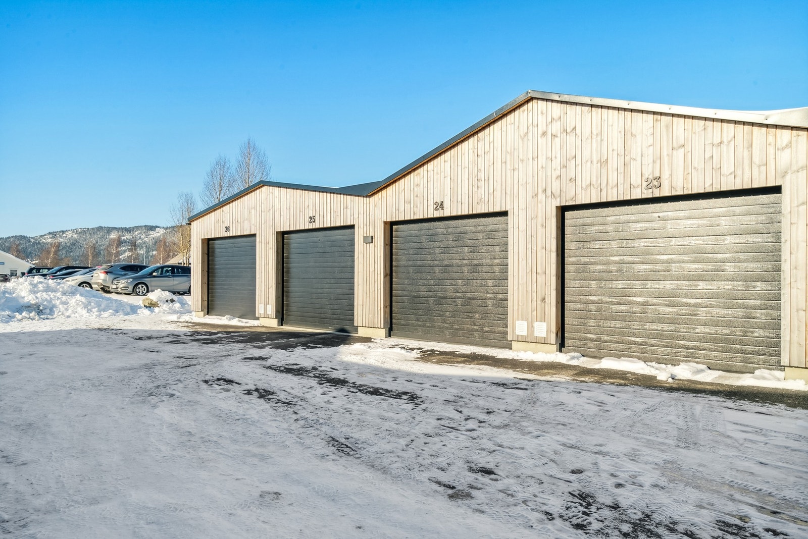 Det følger med egen garasje med el.bil lader Galleribilde