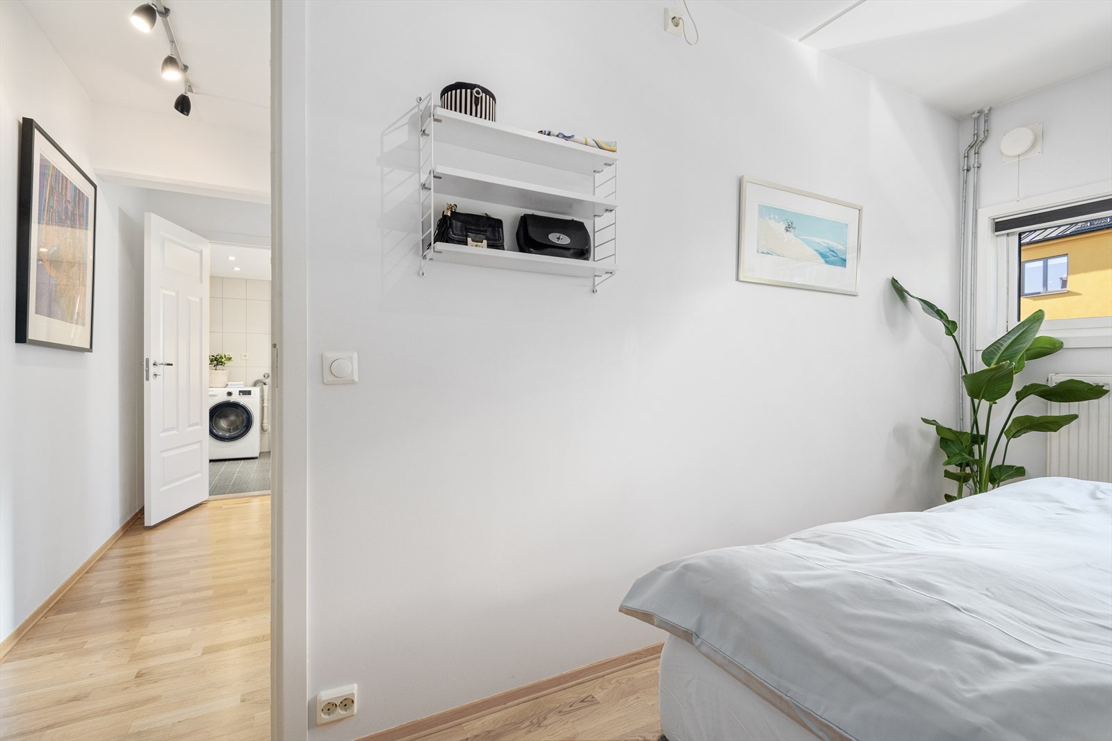 - Begge soverommene ligger behagelig tilbaketrukket fra oppholdsrommet - Galleribilde