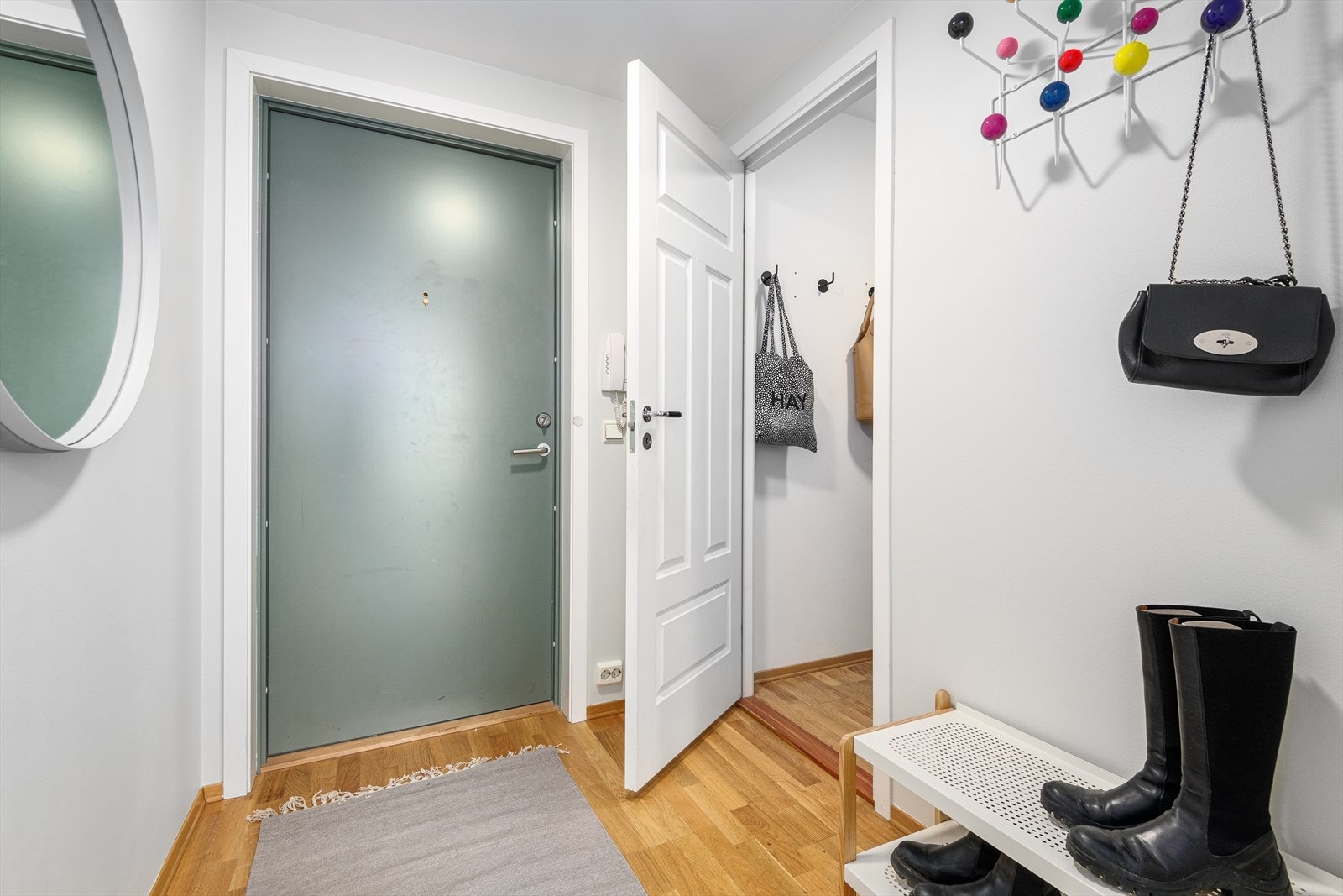 - Du ønskes velkommen i en romslig separat entré - Galleribilde