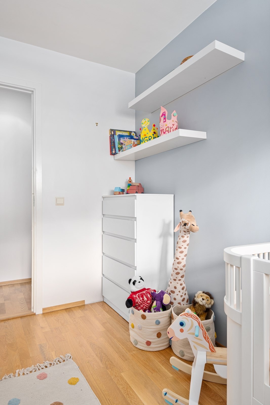 - Det er plass til ytterligere oppbevaring om ønskelig - Galleribilde