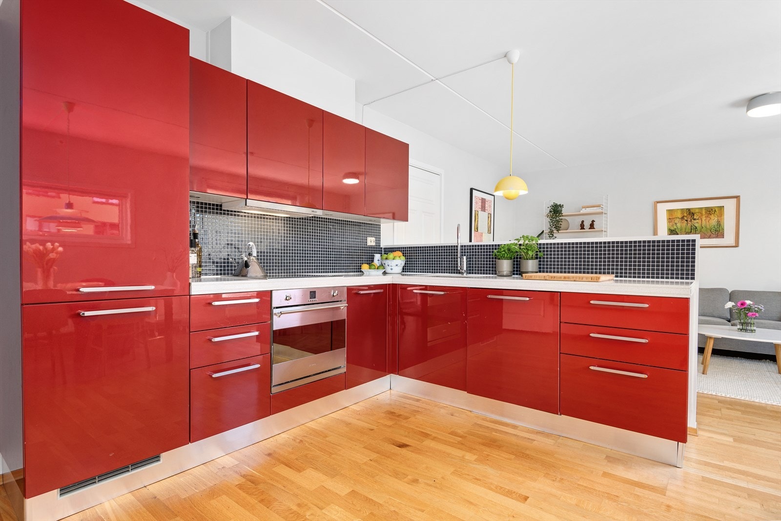 - Innredninger byr på godt med skap- og benkeplass - Galleribilde