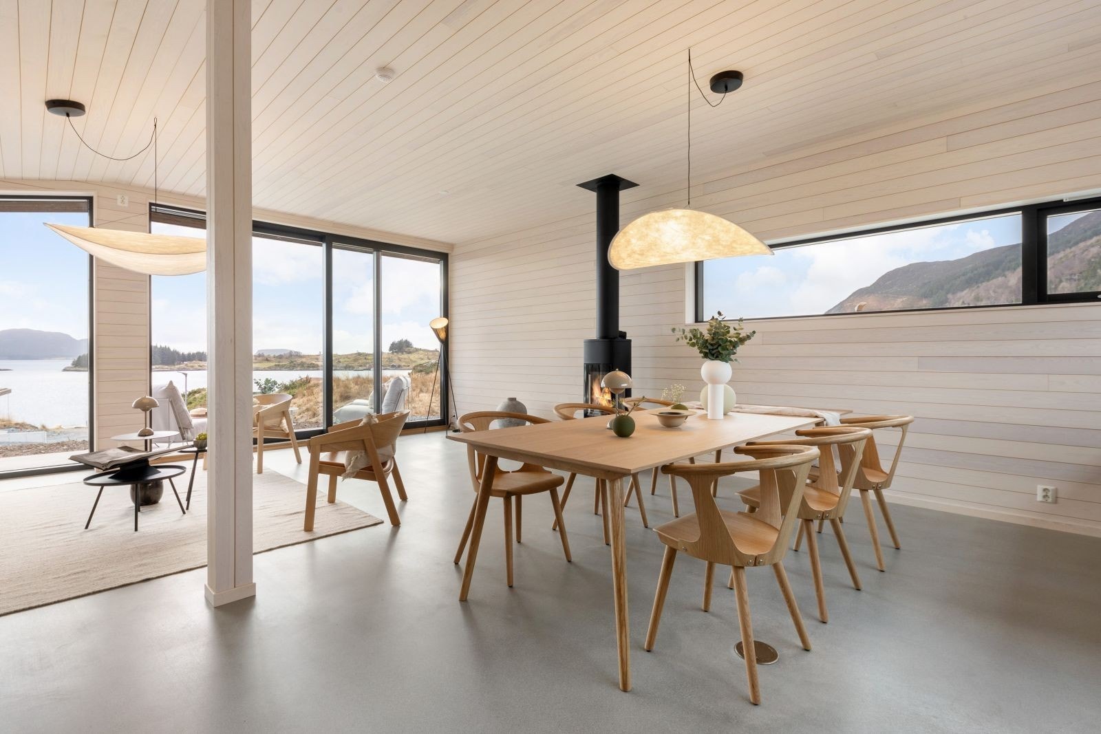 God plass til spisebord med plass til 10 personer Galleribilde