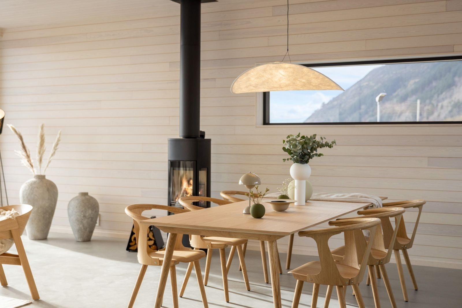 Hyggelig peisovn til sene høst- og vinterkvelder Galleribilde