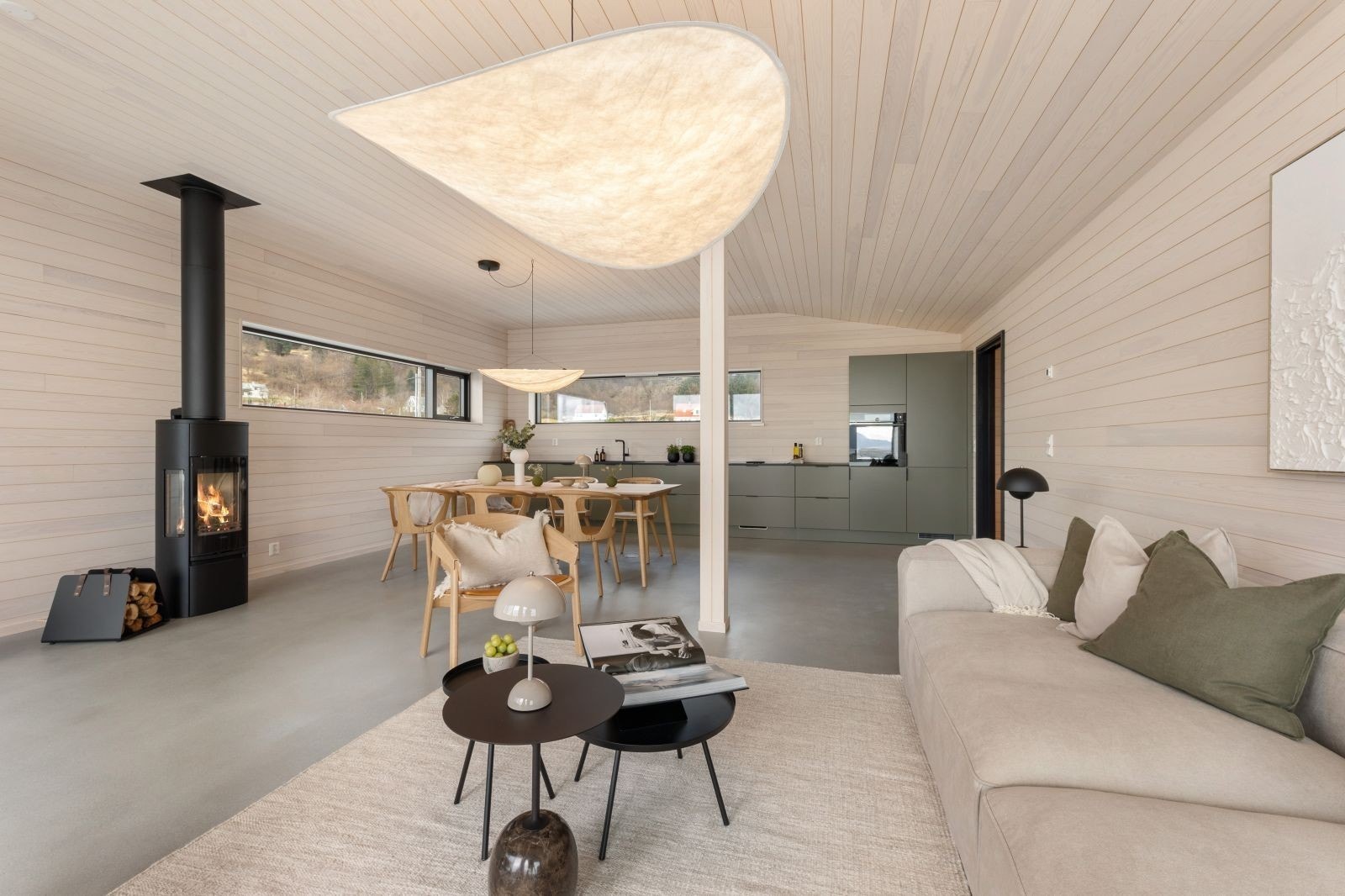 Hytten har flere møbleringsmuligheter Galleribilde