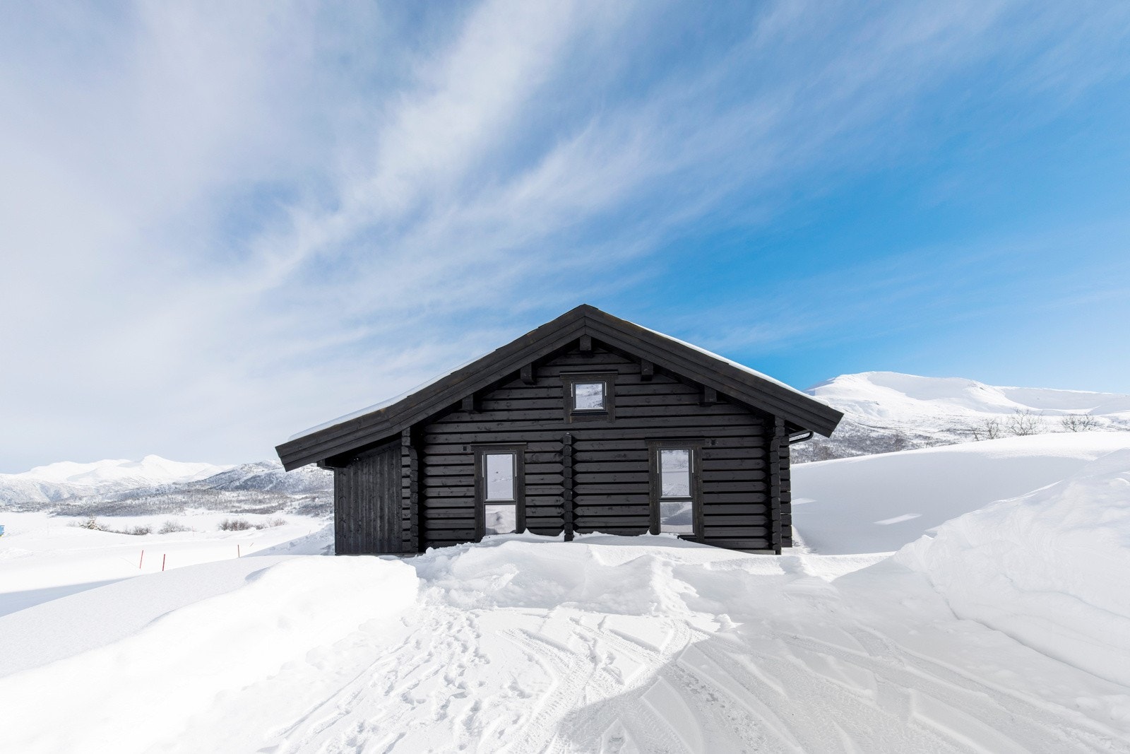 Gode parkeringsmuligheter like ved hytteveggen Galleribilde