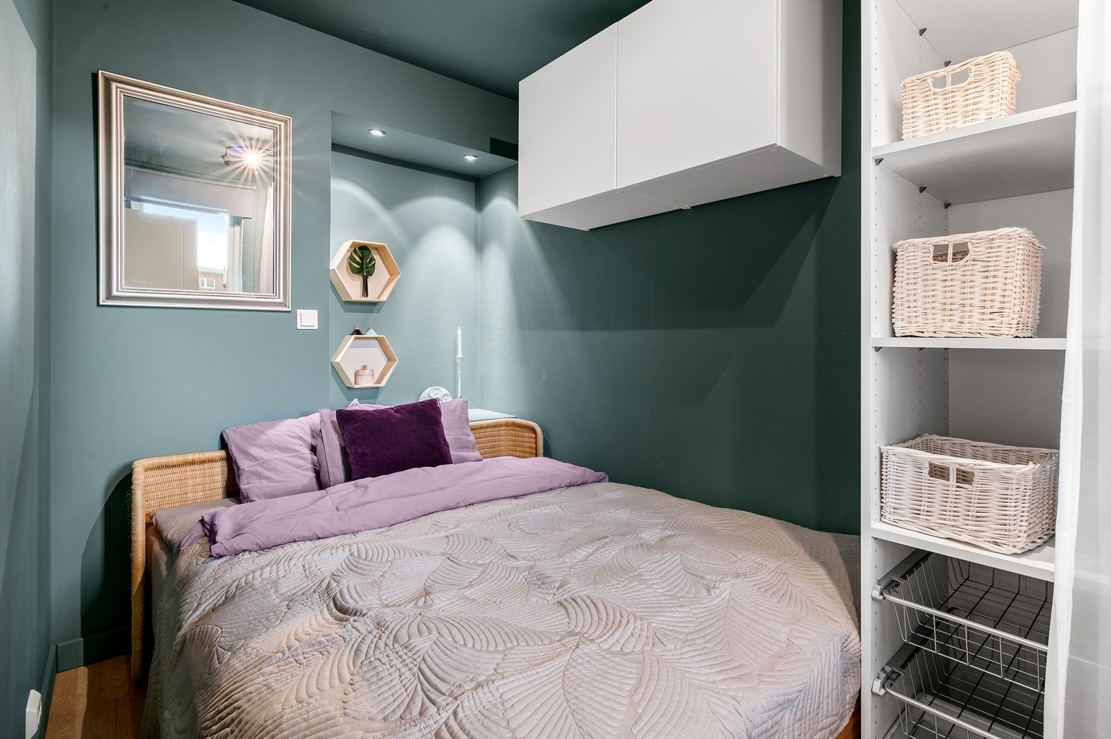 Her er det stort rom for oppbevaring og skapplass. Galleribilde