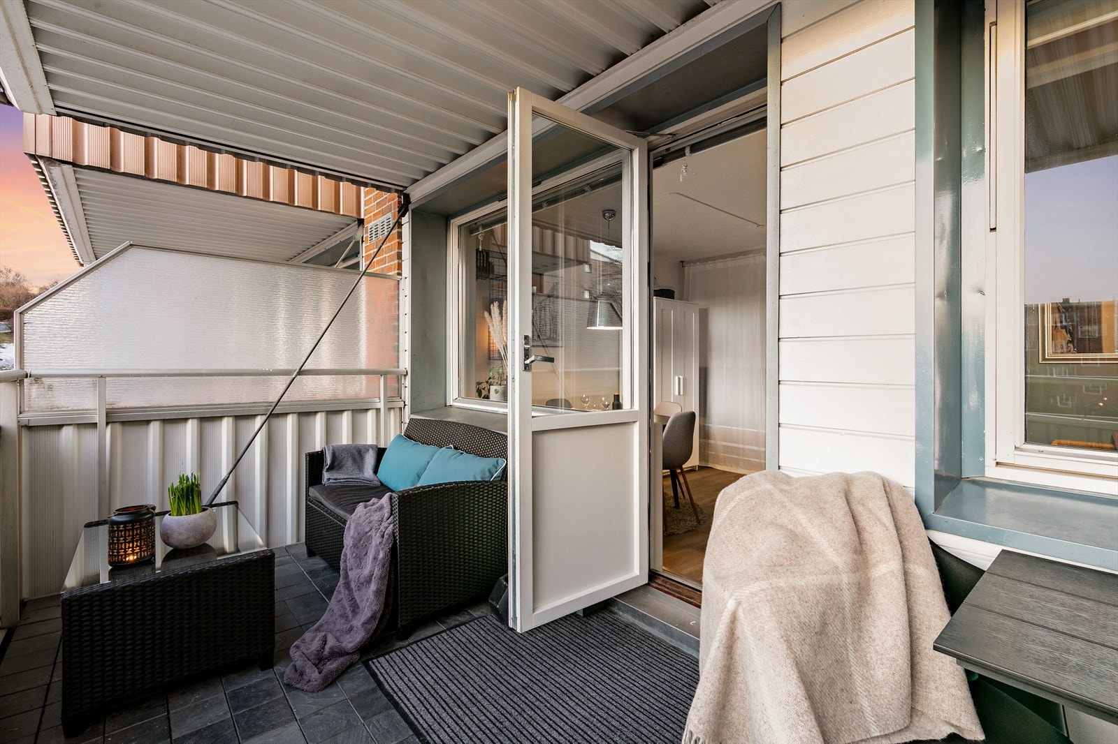 Direkte adkomst til kjøkken fra balkongen. Galleribilde