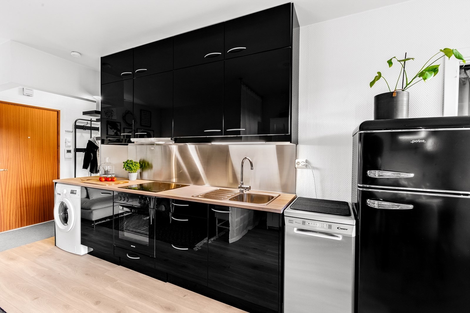 Her er det opplegg for både vaskemaskin og oppvaskmaskin. Galleribilde