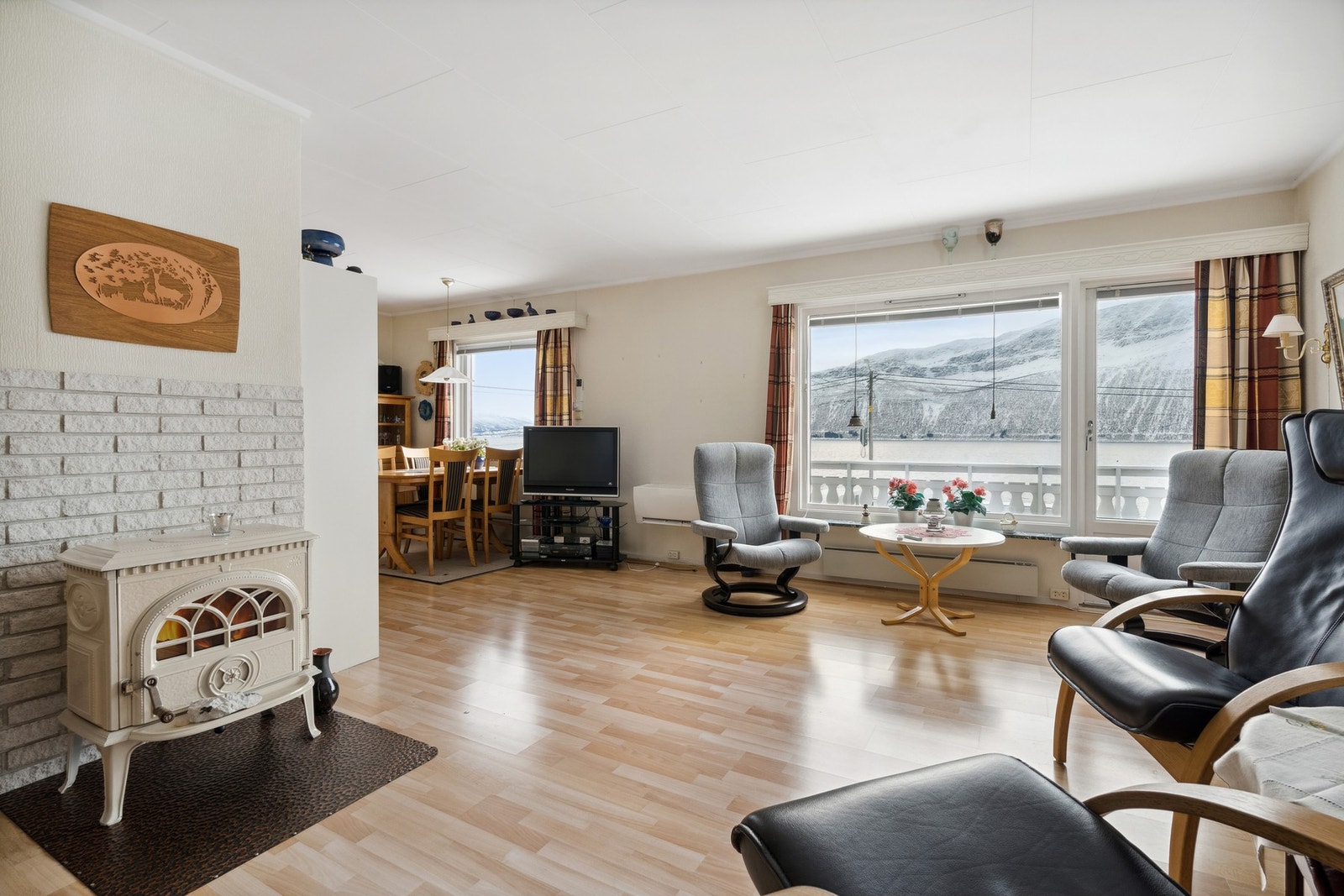 Stue med vedfyring Galleribilde