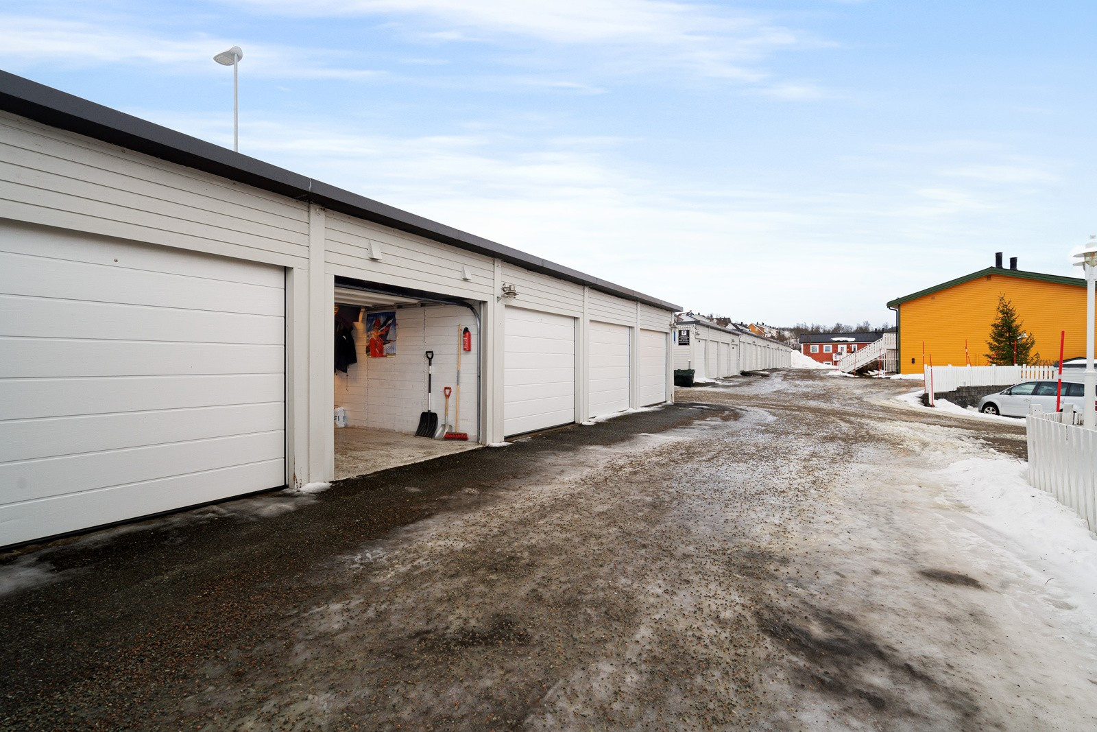 Det er parkering i garasje