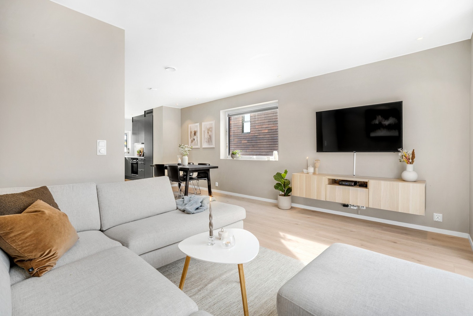 Boligen ble ferdigstilt så sent som i oktober 2021, og oppleves svært gjennomført hvor det er lagt stor vekt på kvalitet og detaljer. Galleribilde