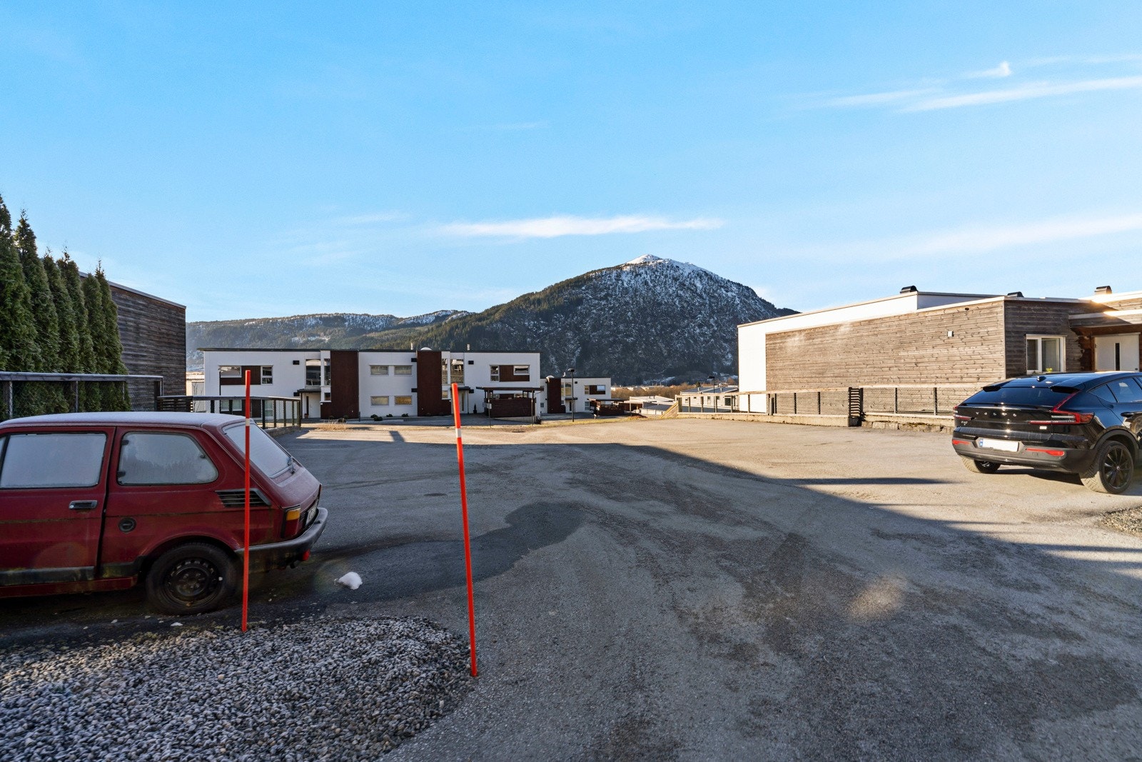 Sameiet har i tillegg opparbeida felles parkeringsplass som ligger like ved boligen Galleribilde