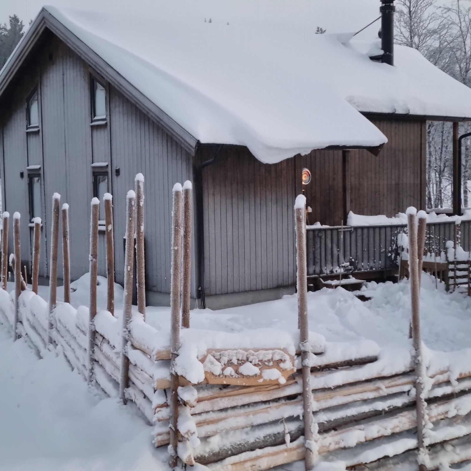 Ny og sjarmerende skigard setter sitt særpreg på denne flotte hytta. Galleribilde