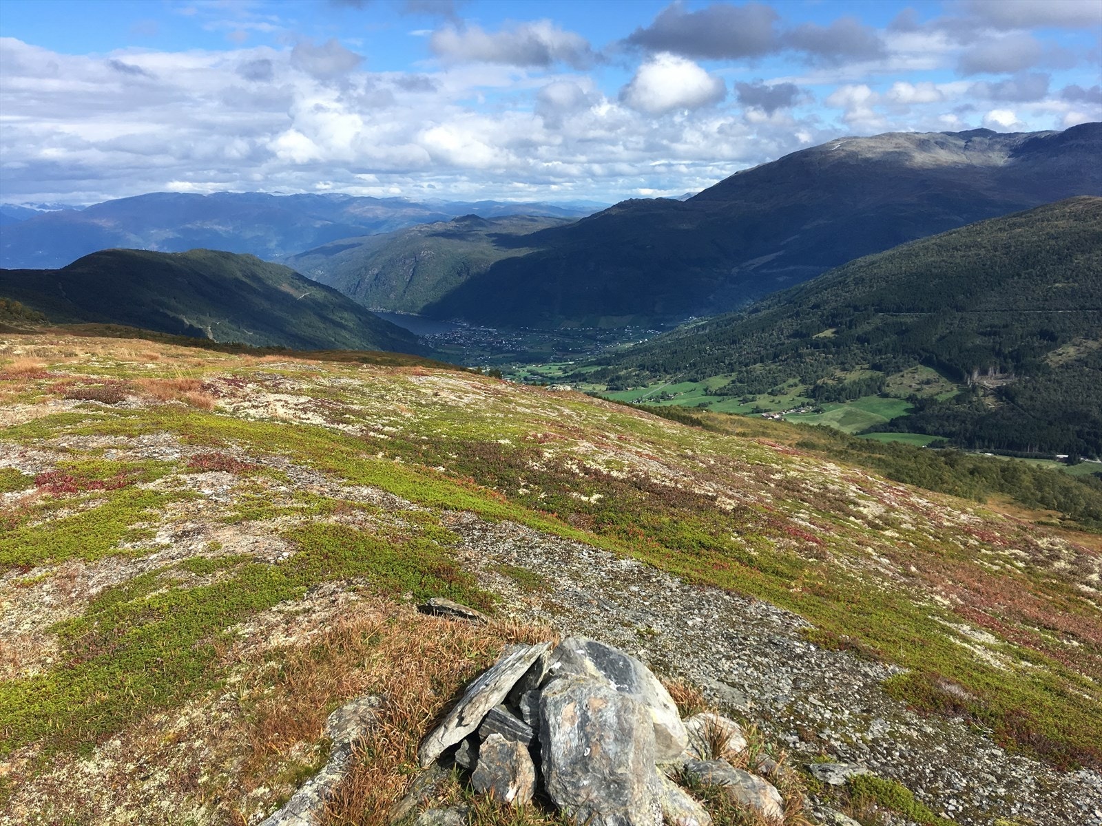Det er en rekke flotte toppturer rett ved hyttefeltet. Galleribilde
