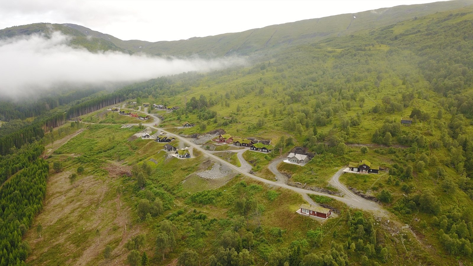I Vik Fjellandsby er byggingen av flotte hytter godt igang! Flere er ferdigstilt og tatt i bruk. Galleribilde