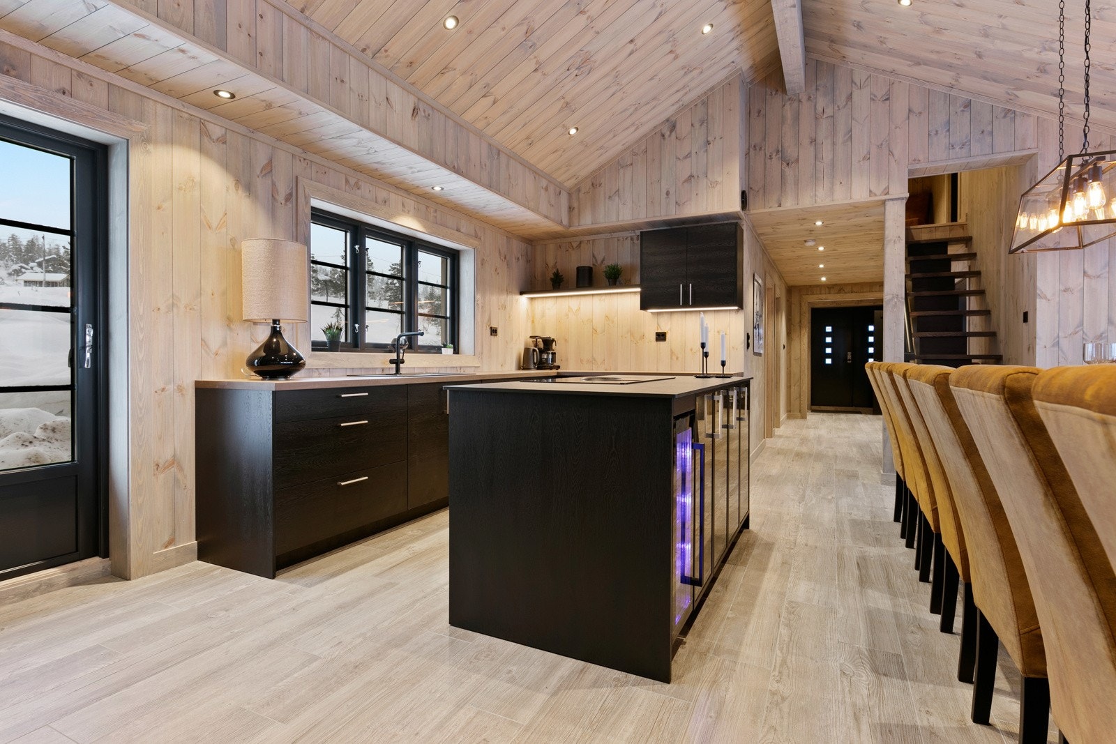 Hytta leveres med kvalitetskjøkken fra Woodart med hvitevarepakke fra Simens el. tilsvarende Galleribilde