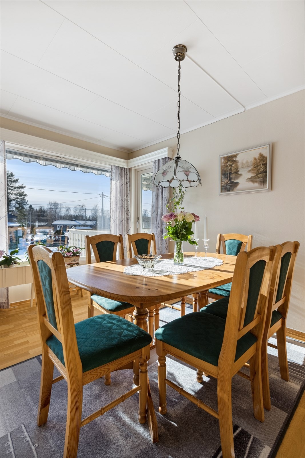 Et fint sted å samle familie og venner til hyggelige måltider. Galleribilde