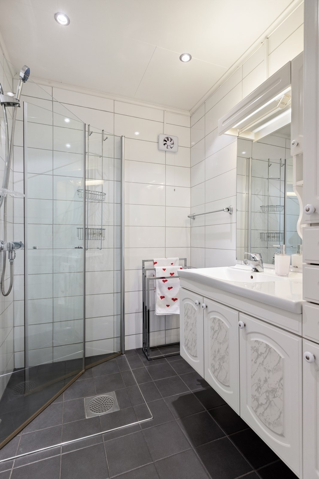 Flislagt bad, oppusset 2012. Galleribilde