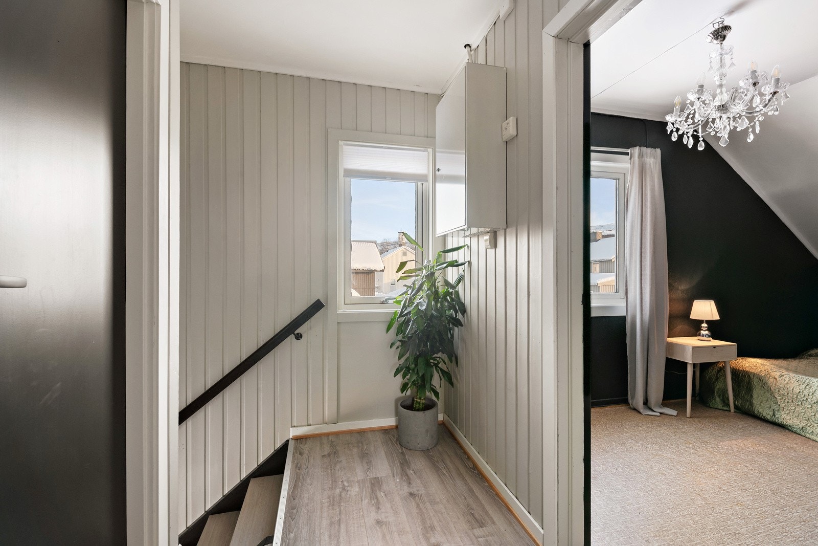 I boligens andre etasje finner du 3 soverom og badet. Galleribilde