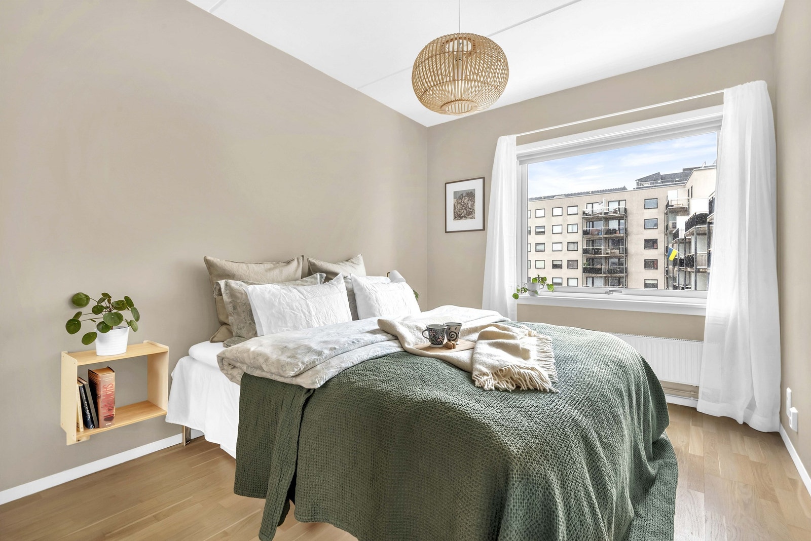 Soverom 3 med god plass til dobbeltseng Galleribilde