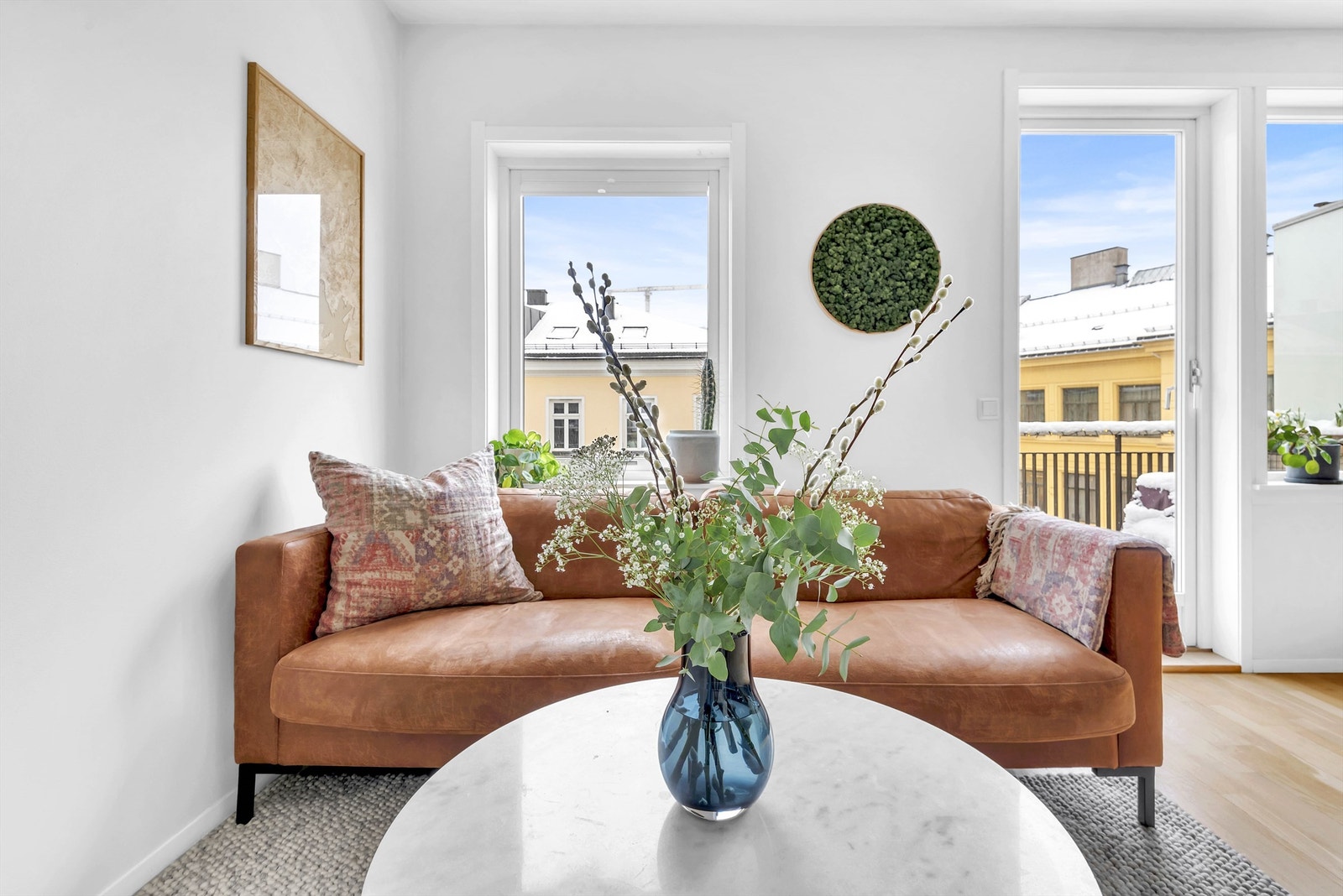 Godt med dagslys kommer inn i leiligheten Galleribilde