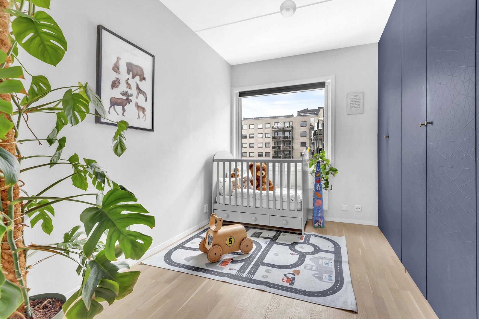 Soverom 2 er et perfekt barnerom/kontor Galleribilde