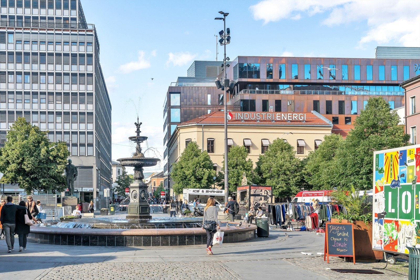 Kort vei til en rekke kaféer, restauranter og bylivet i Oslo sentrum Galleribilde