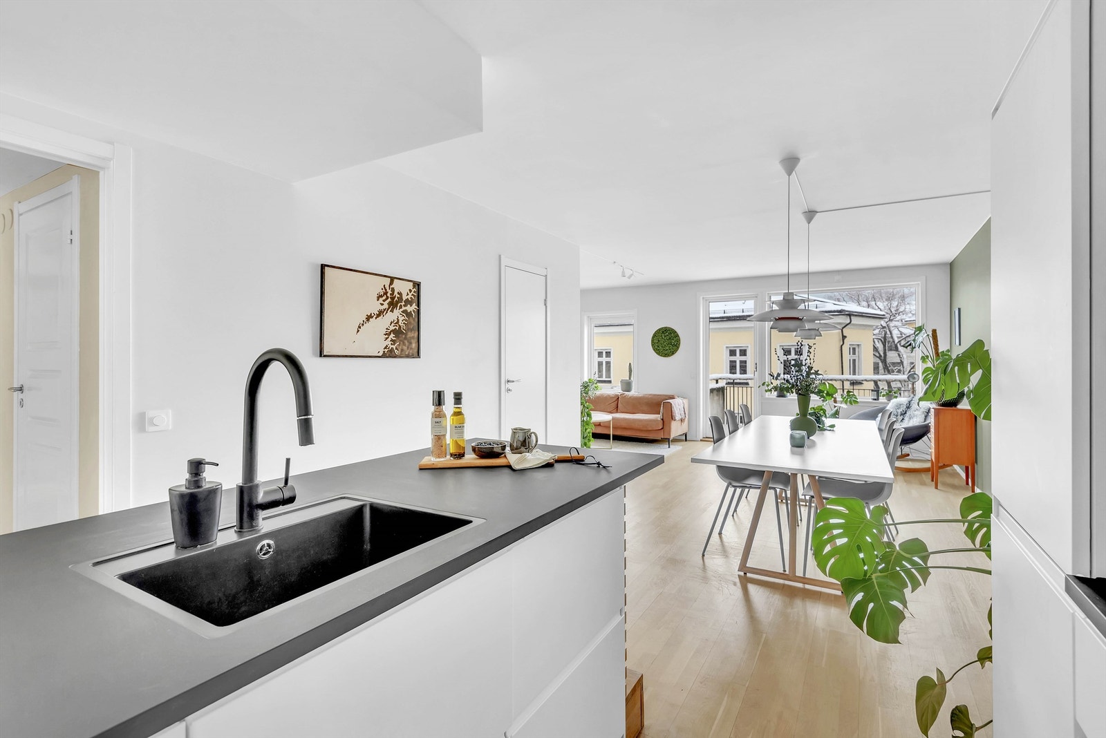 Eiendomsmegler Kristian Gjerdingen v/Krogsveen avd. Bekkestua har gleden av å ønske deg Velkommen til Jess Carlsens gate 2! Galleribilde