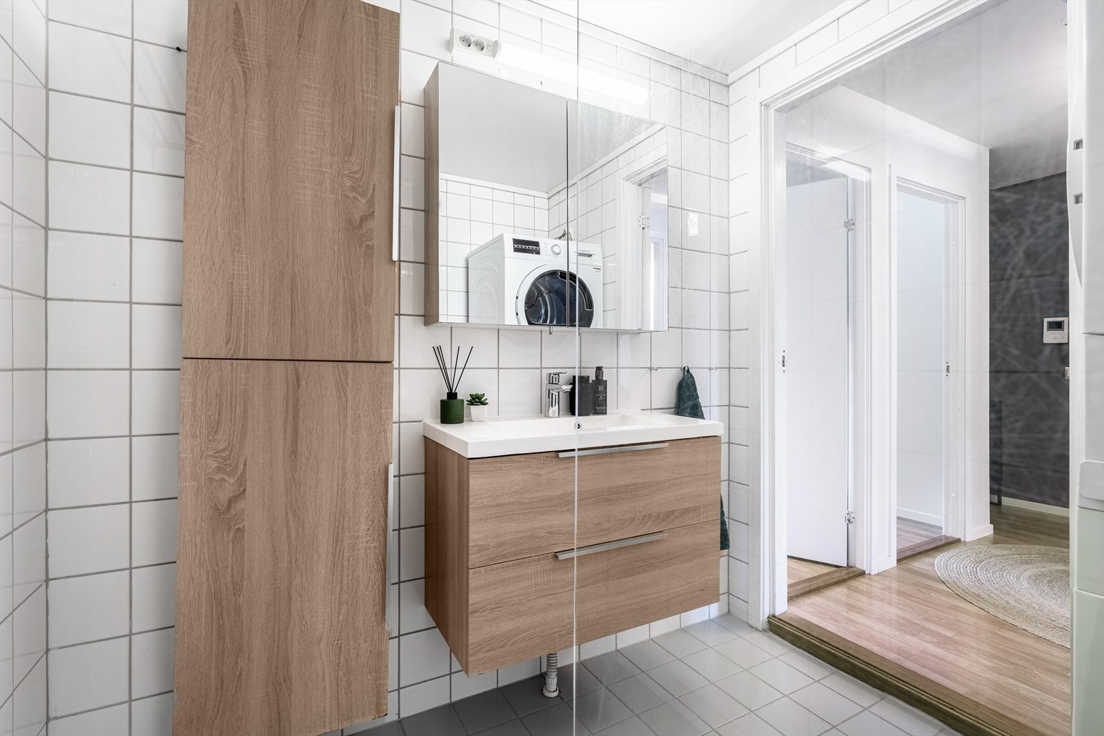 Varmekabler i gulv og mekanisk ventilasjon på bad. Galleribilde