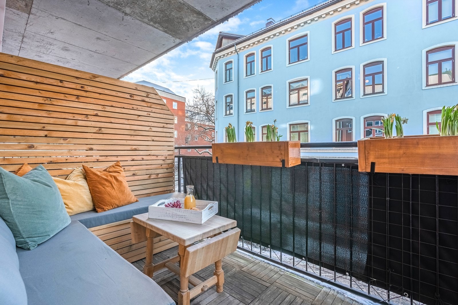 Balkongen er på ca. 4,8kvm og har ettermiddagsol. Galleribilde