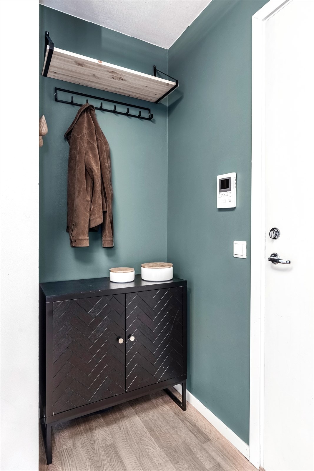 Leiligheten disponerer en kjellerbod på ca 3,7kvm for ytterligere oppbevaringsmuligheter. Galleribilde