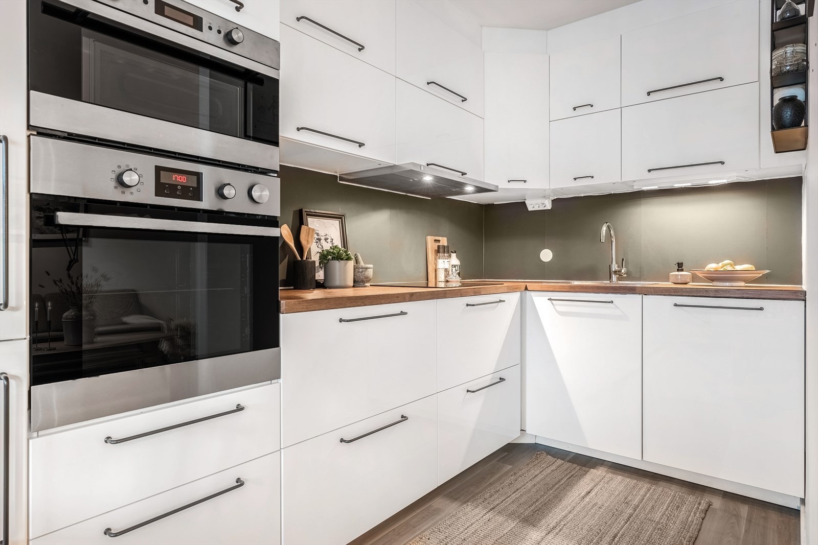 De integrerte hvitevarene medfølger ved salg. Galleribilde