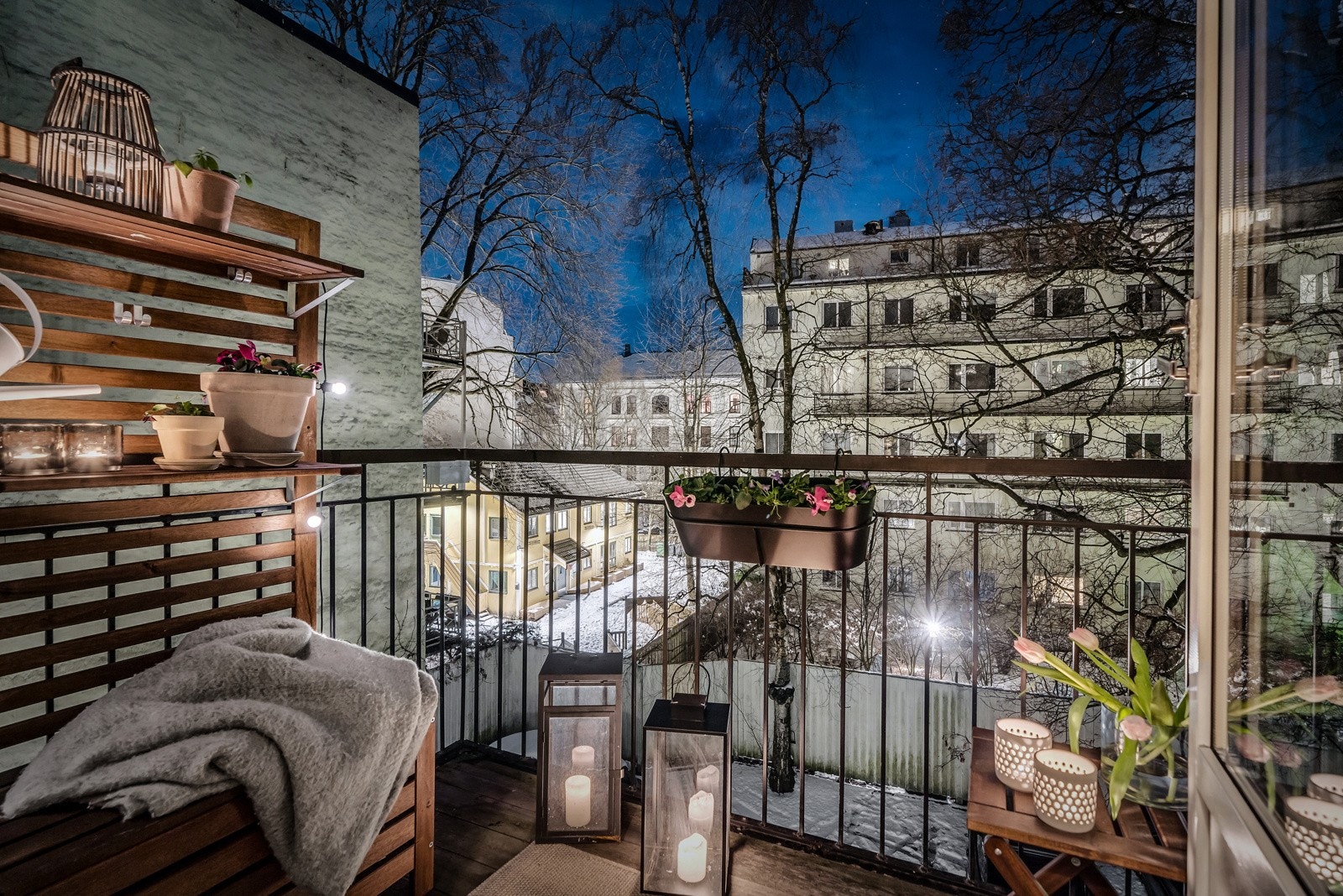 Stemningsbilde fra balkongen på kveldstid. Galleribilde